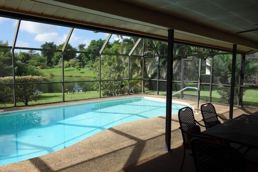 Pool Home With A New Sparkling Pool, Close To Beach, Lovely Lake View North Naples エクステリア 写真