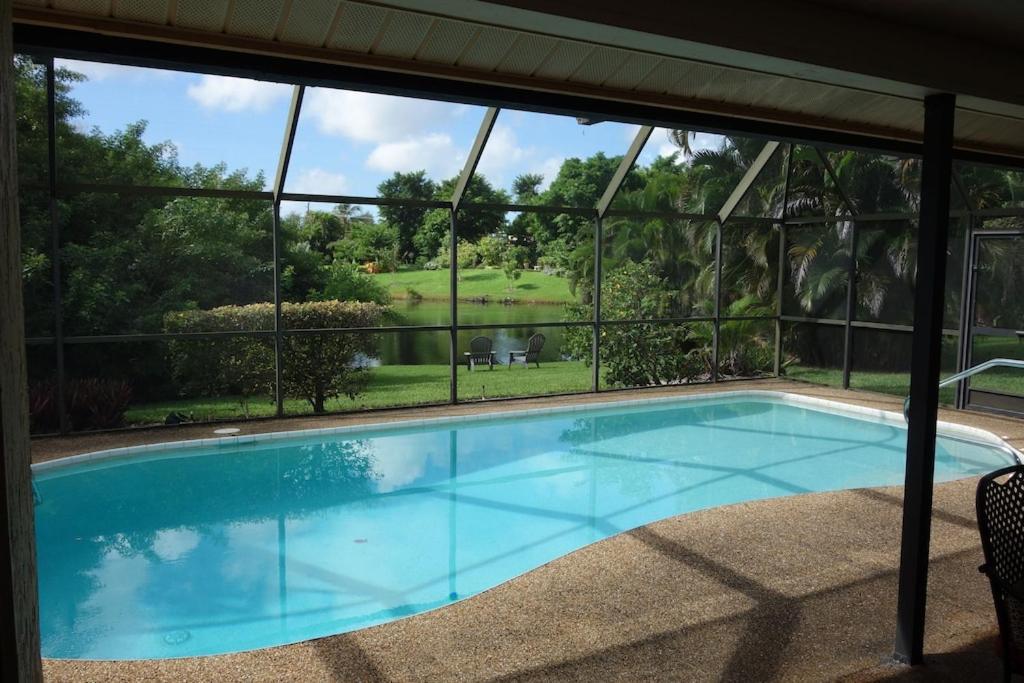 Pool Home With A New Sparkling Pool, Close To Beach, Lovely Lake View North Naples エクステリア 写真
