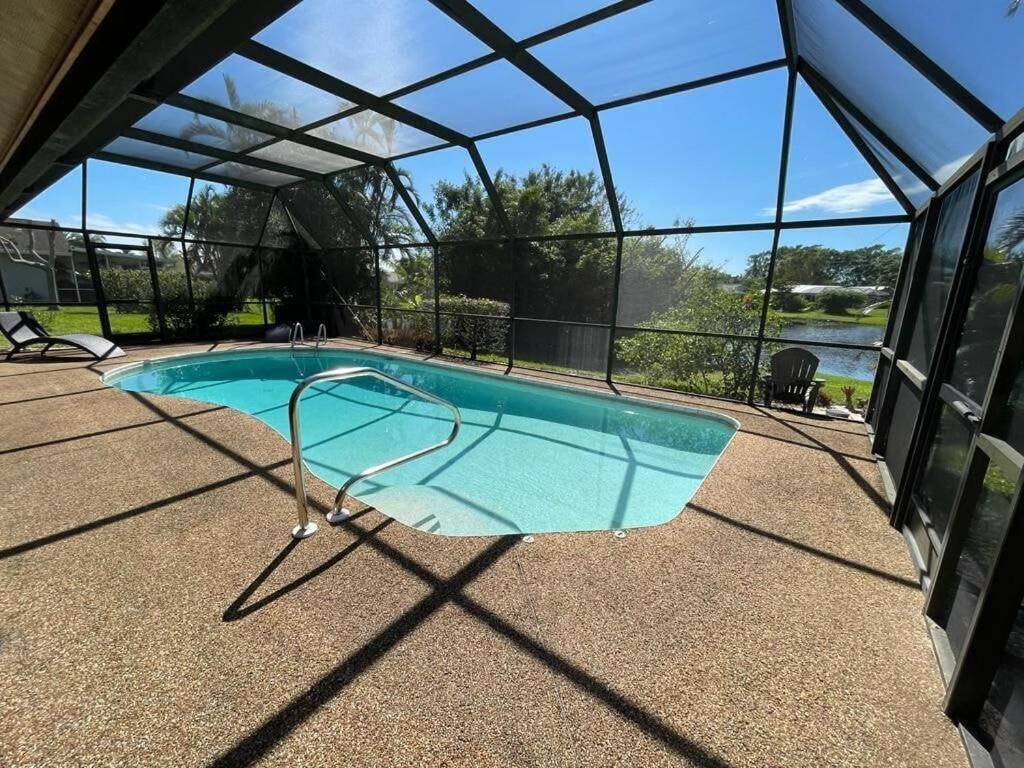 Pool Home With A New Sparkling Pool, Close To Beach, Lovely Lake View North Naples エクステリア 写真