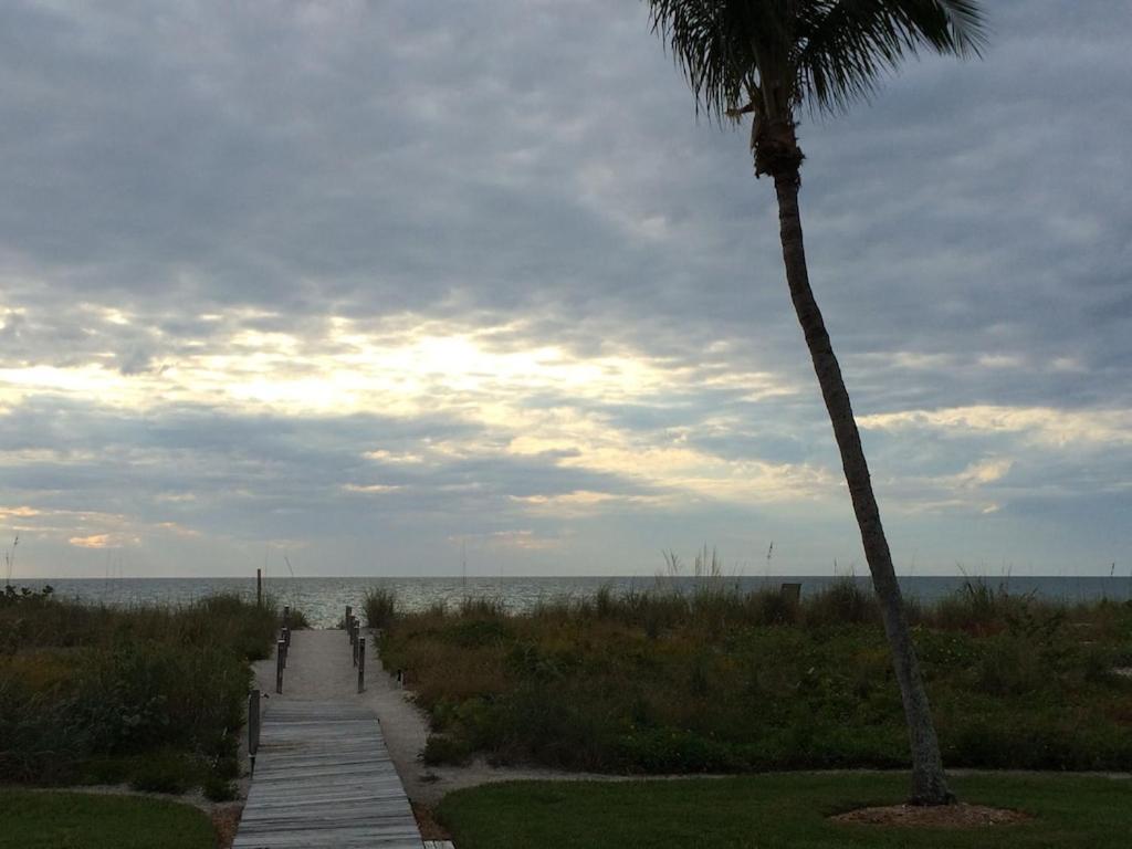 Pool Home With A New Sparkling Pool, Close To Beach, Lovely Lake View North Naples エクステリア 写真