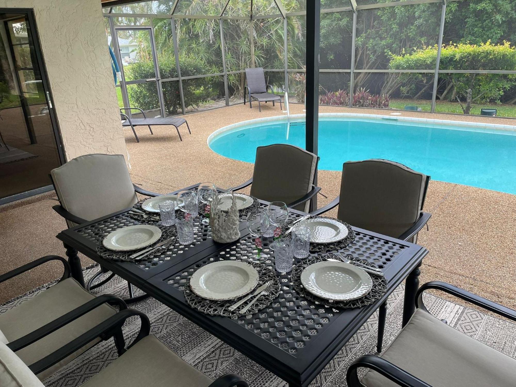 Pool Home With A New Sparkling Pool, Close To Beach, Lovely Lake View North Naples エクステリア 写真